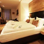 Maierl-alm & Maierl-chalets Apartahotel